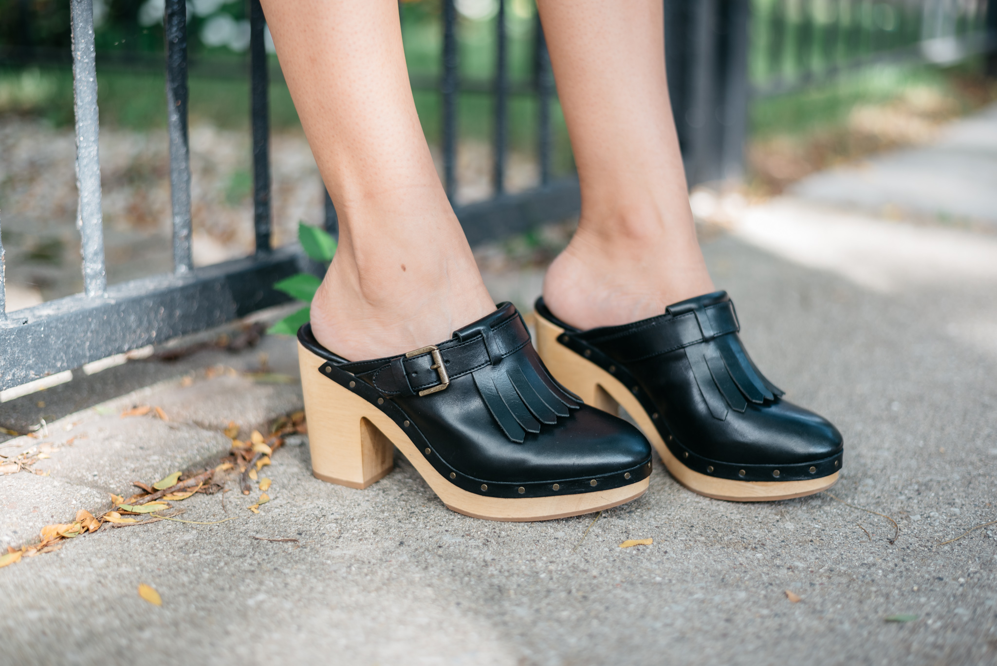 madewell classic clogs